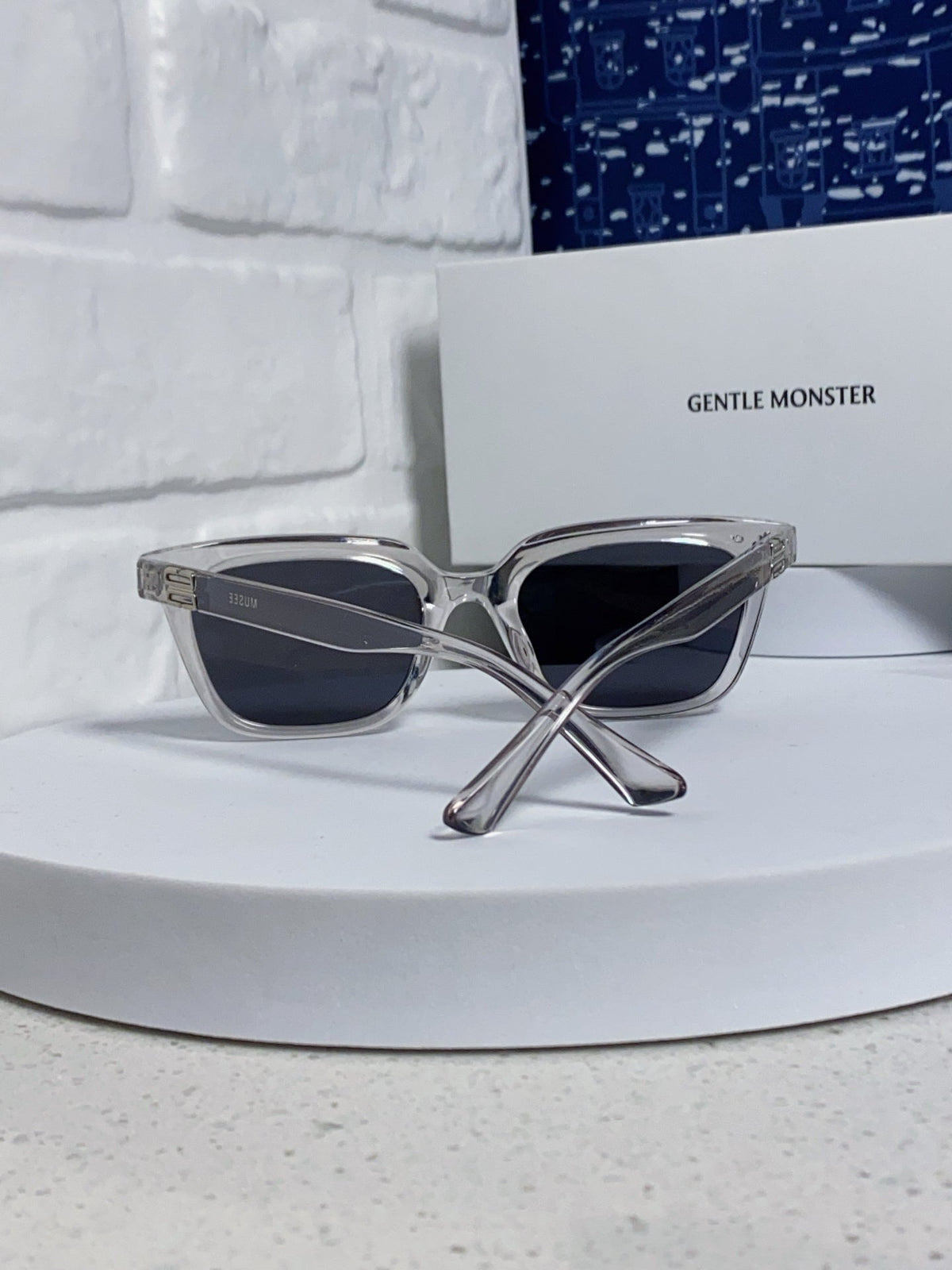 Gentle Monster MUSEE Fashion Gray Lens Sunglasses for Men & Women - 383120 - detail image 3