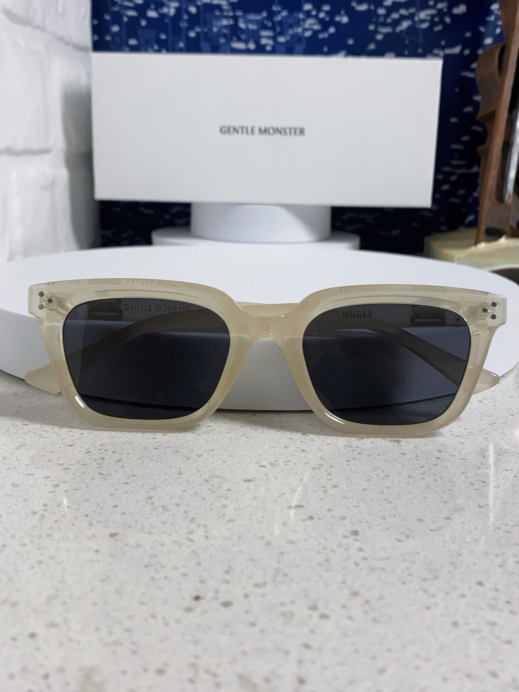 Gentle Monster MUSEE Fashion Gray Lens Sunglasses for Men & Women - detail image 10