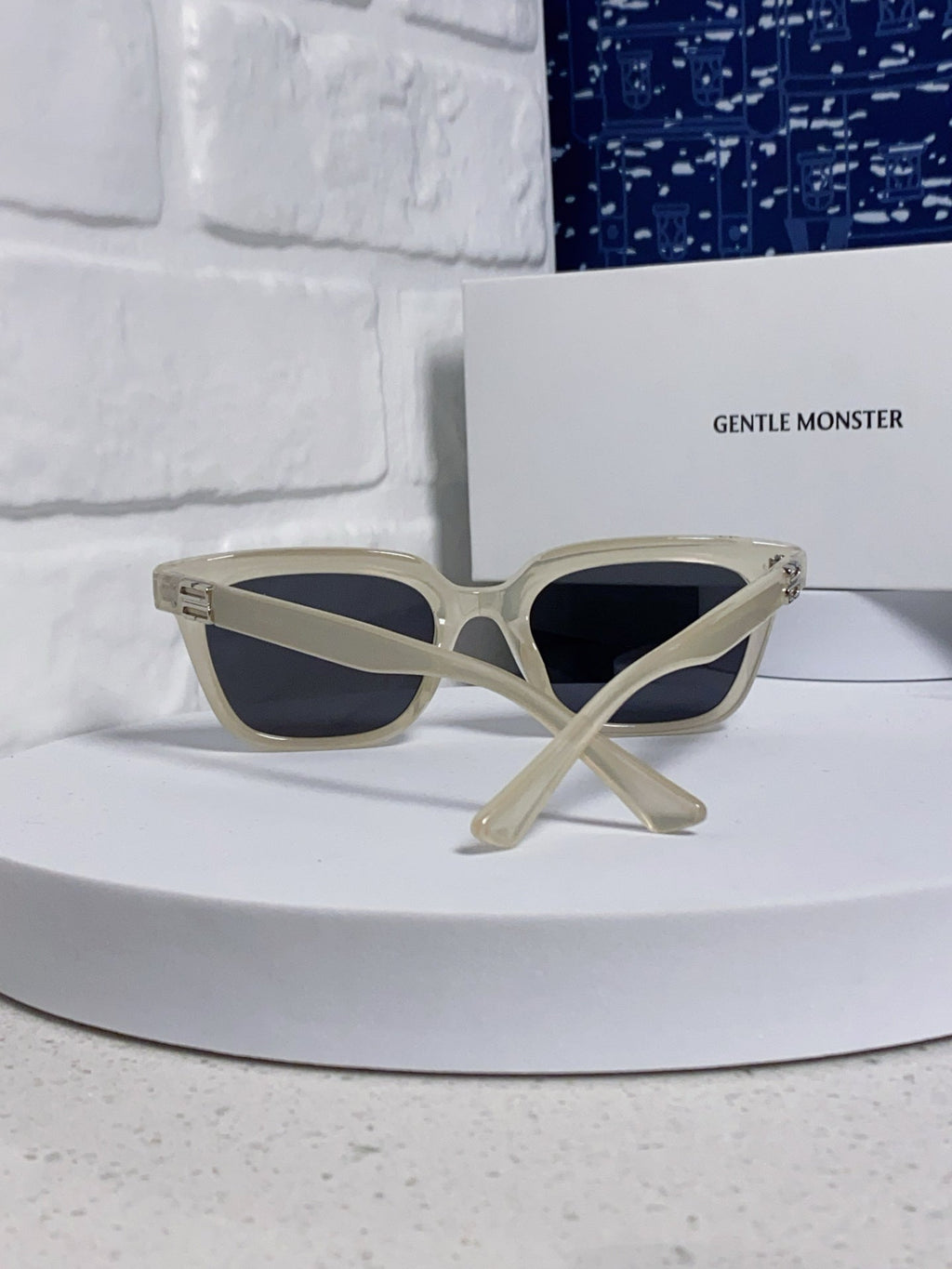 Gentle Monster MUSEE Fashion Gray Lens Sunglasses for Men & Women - detail image 3