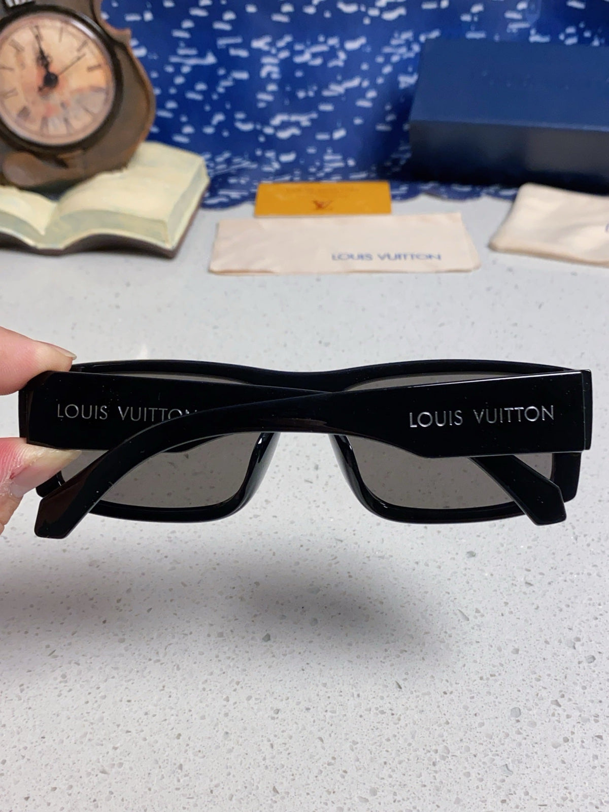Louis Vuitton Fashion Black Lens Sunglasses for Men & Women - 464661 - detail image 5