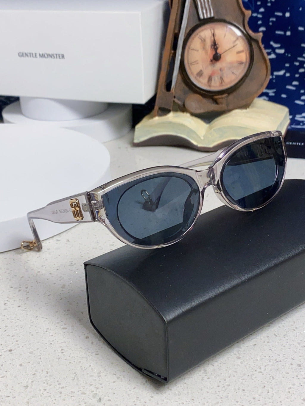 Gentle Monster GW003 Cat-Eye Blue Lens Sunglasses for Men & Women - 383104 - detail image 9
