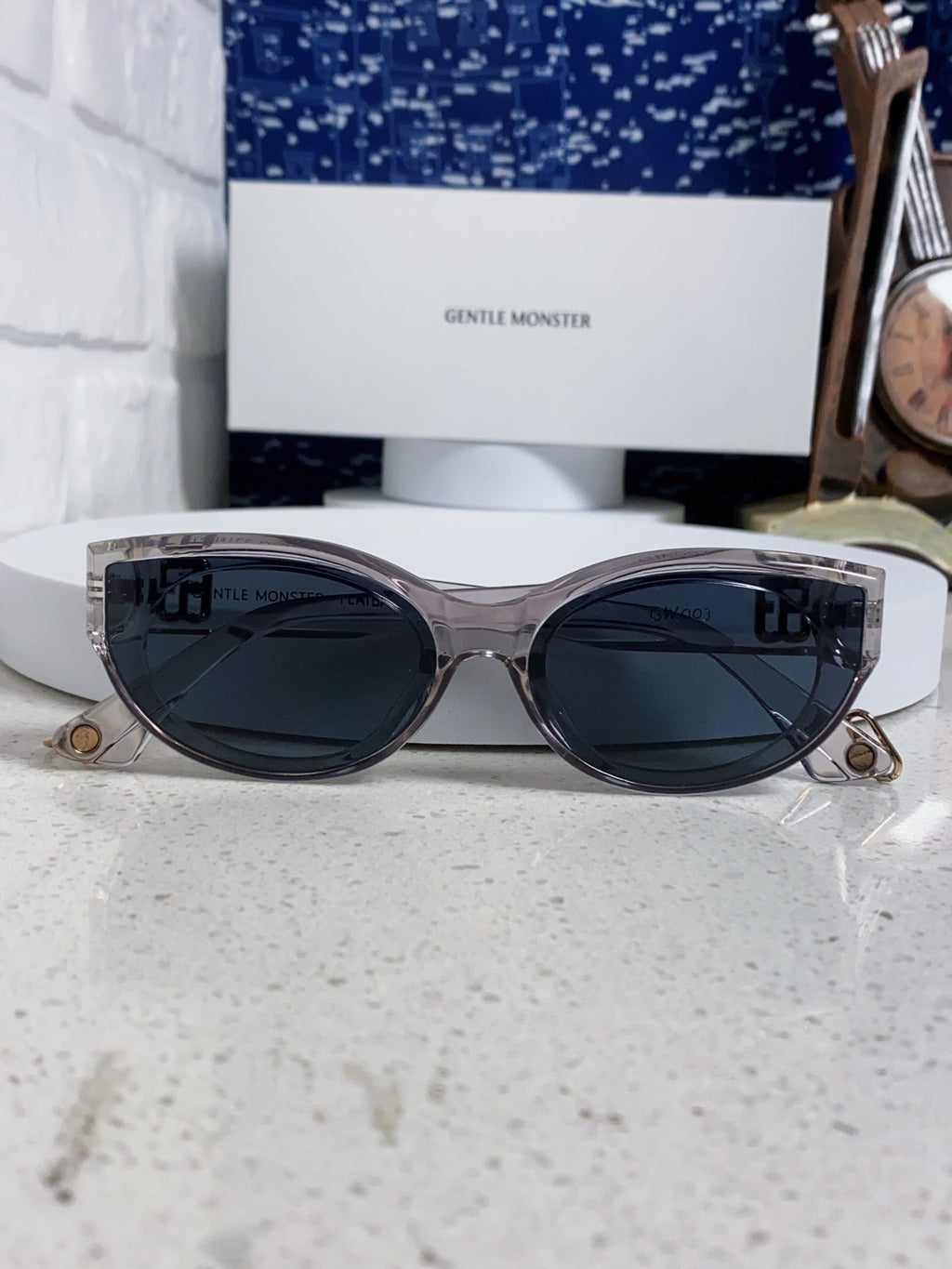 Gentle Monster GW003 Cat-Eye Blue Lens Sunglasses for Men & Women - 383104 - detail image 8
