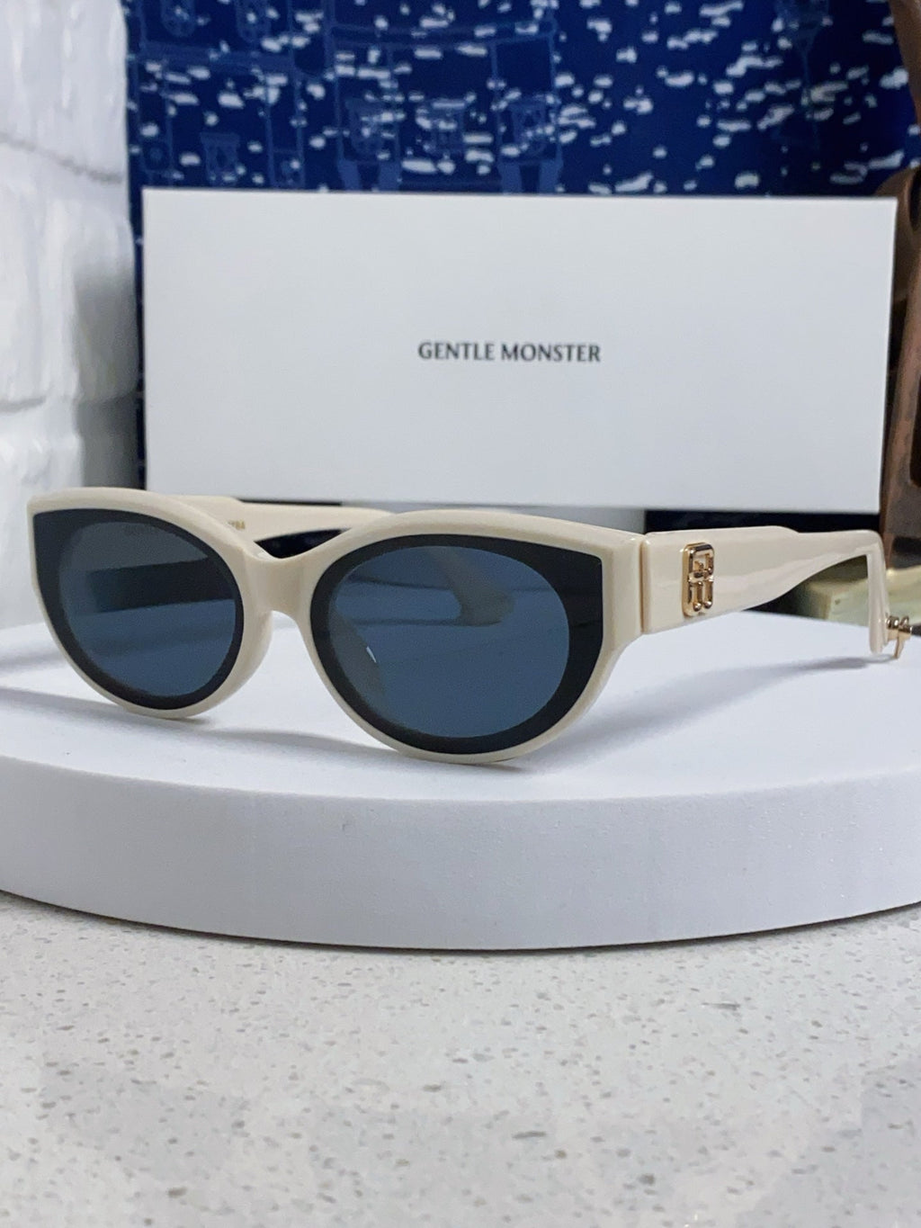 Gentle Monster GW003 Cat-Eye Blue Lens Sunglasses for Men & Women