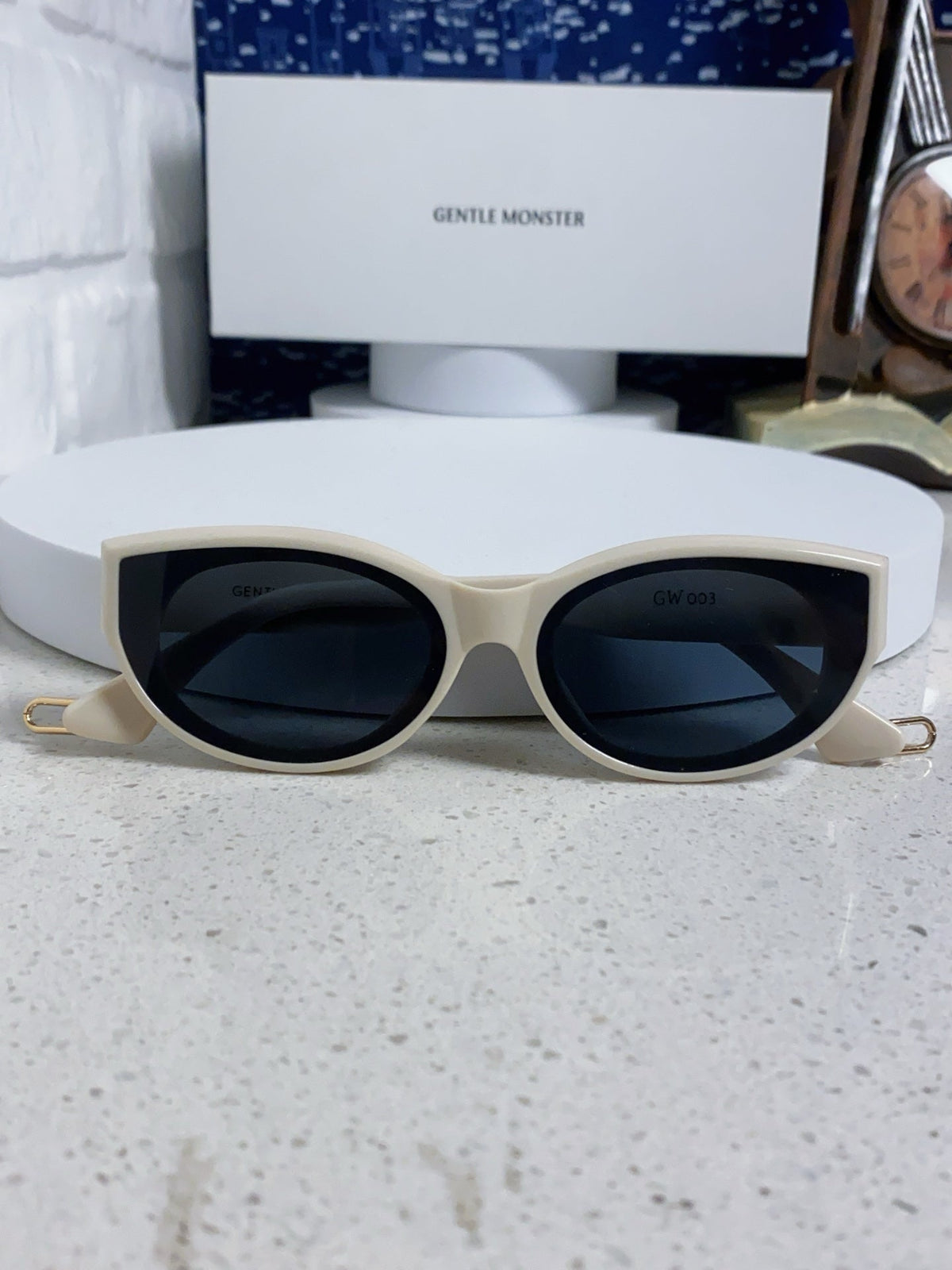 Gentle Monster GW003 Cat-Eye Blue Lens Sunglasses for Men & Women - detail image 9