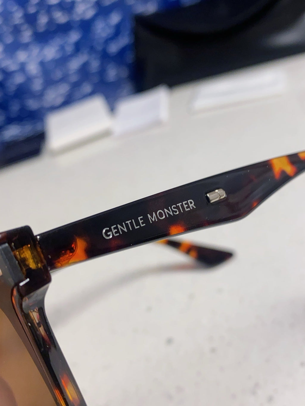 Gentle Monster LOCELL Polarized Oversized Black Lens Sunglasses - 449989 - detail image 7