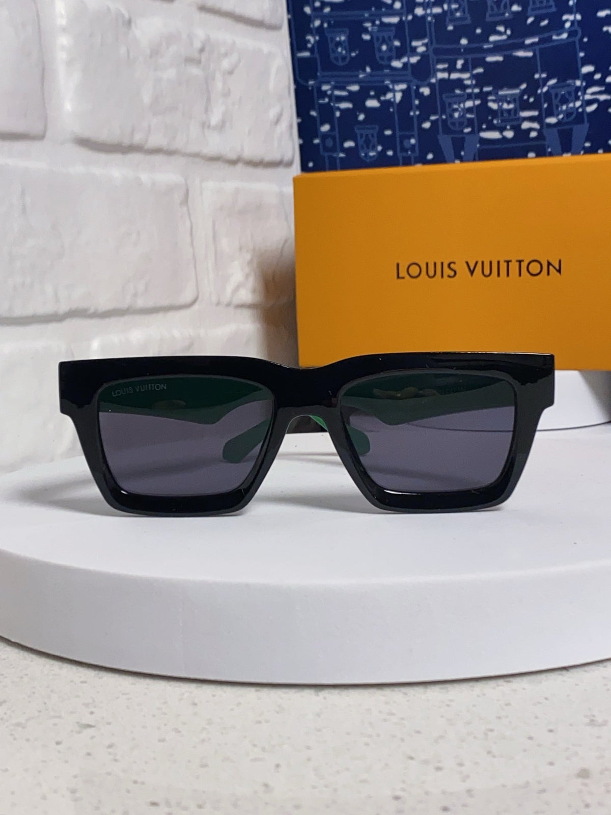 Louis Vuitton Square Blue Lens Sunglasses for Men & Women - 464667 - detail image 2