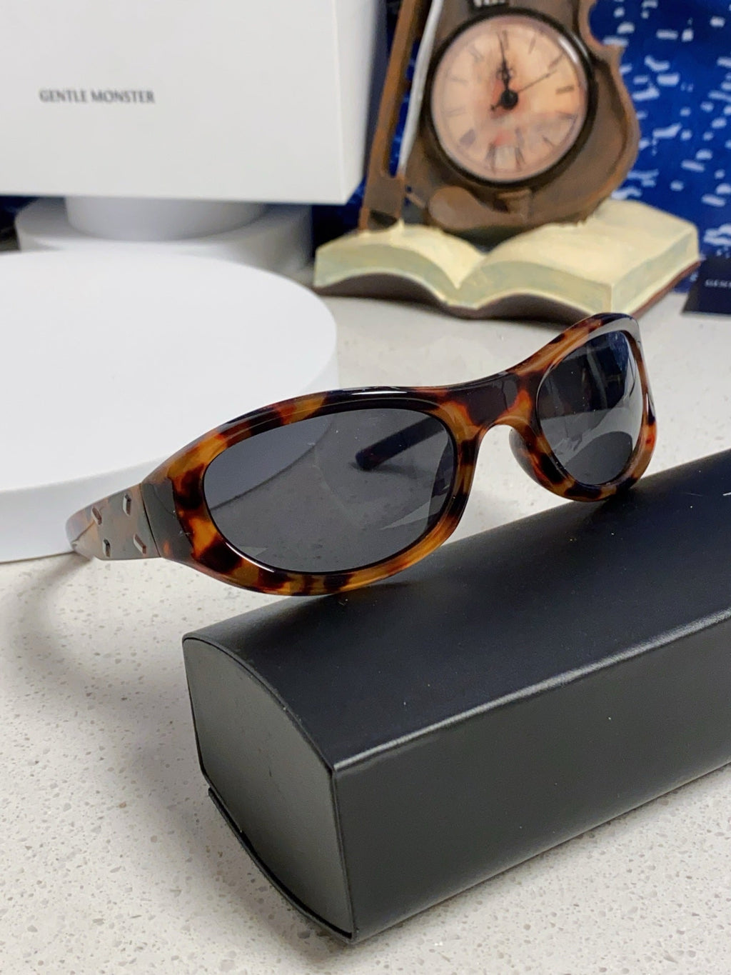 Gentle Monster MM003 Cat-Eye Black Lens Sunglasses for Women - 449982 - detail image 10