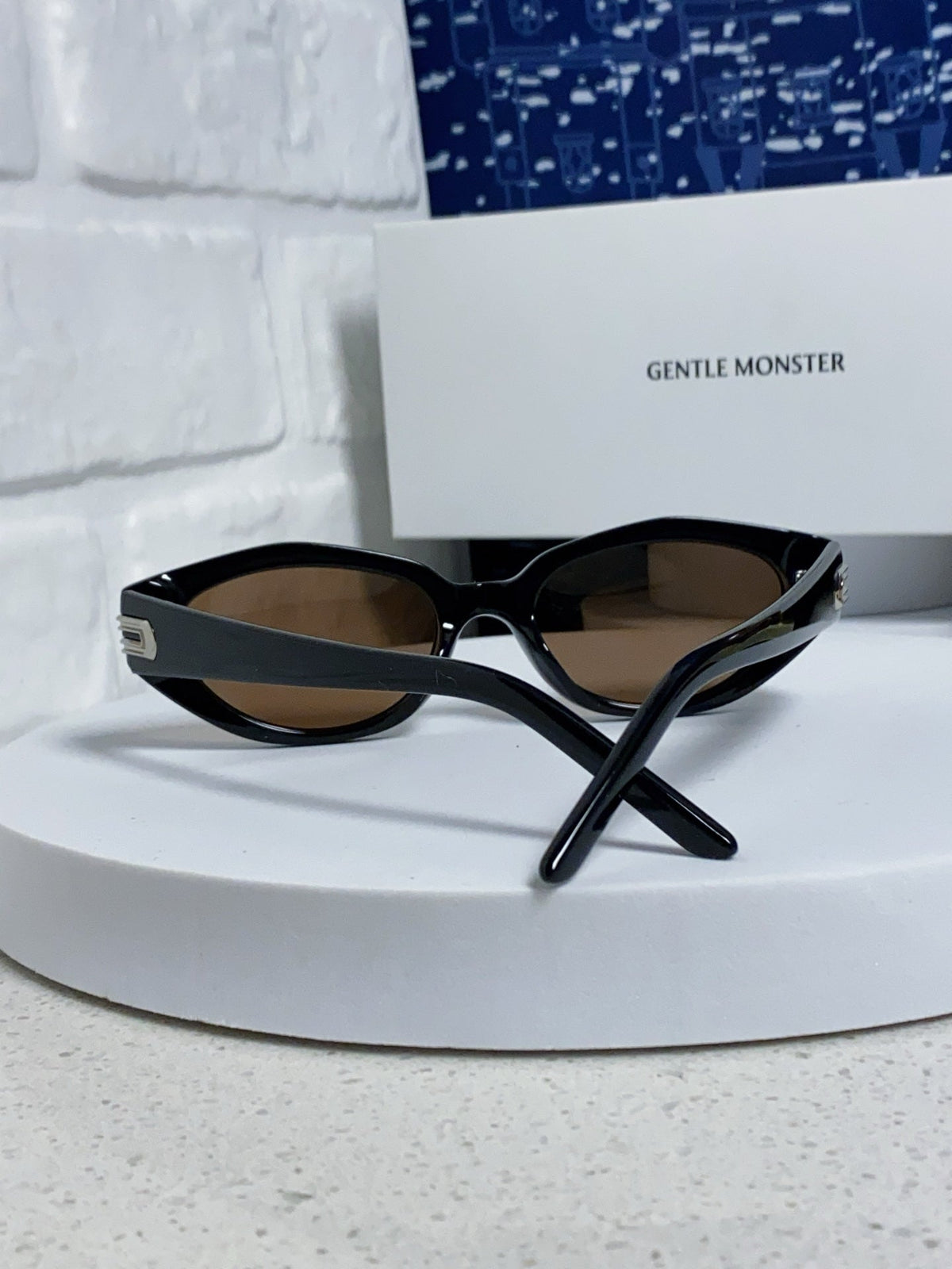Gentle Monster DADA Cat-Eye Brown Lens Sunglasses for Men & Women - detail image 3