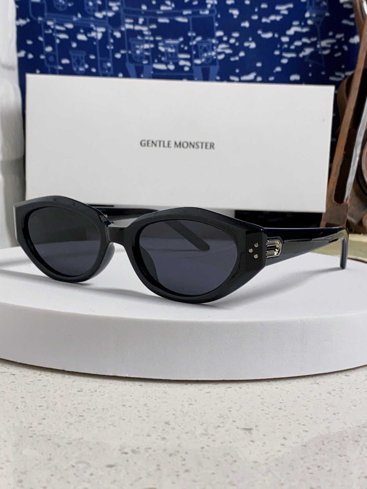 Gentle Monster DADA Cat-Eye Black Lens Sunglasses for Men & Women - 998480