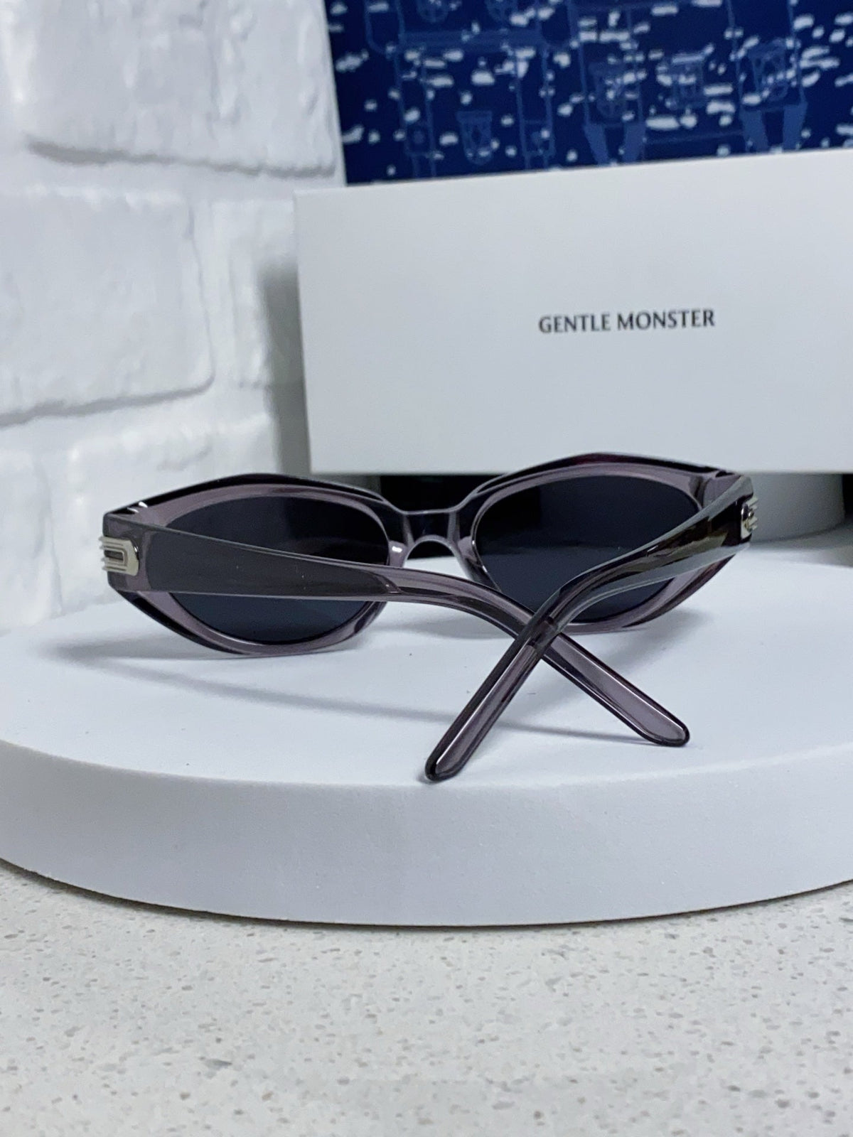 Gentle Monster DADA Cat-Eye Black Lens Sunglasses for Men & Women - 432953 - detail image 3