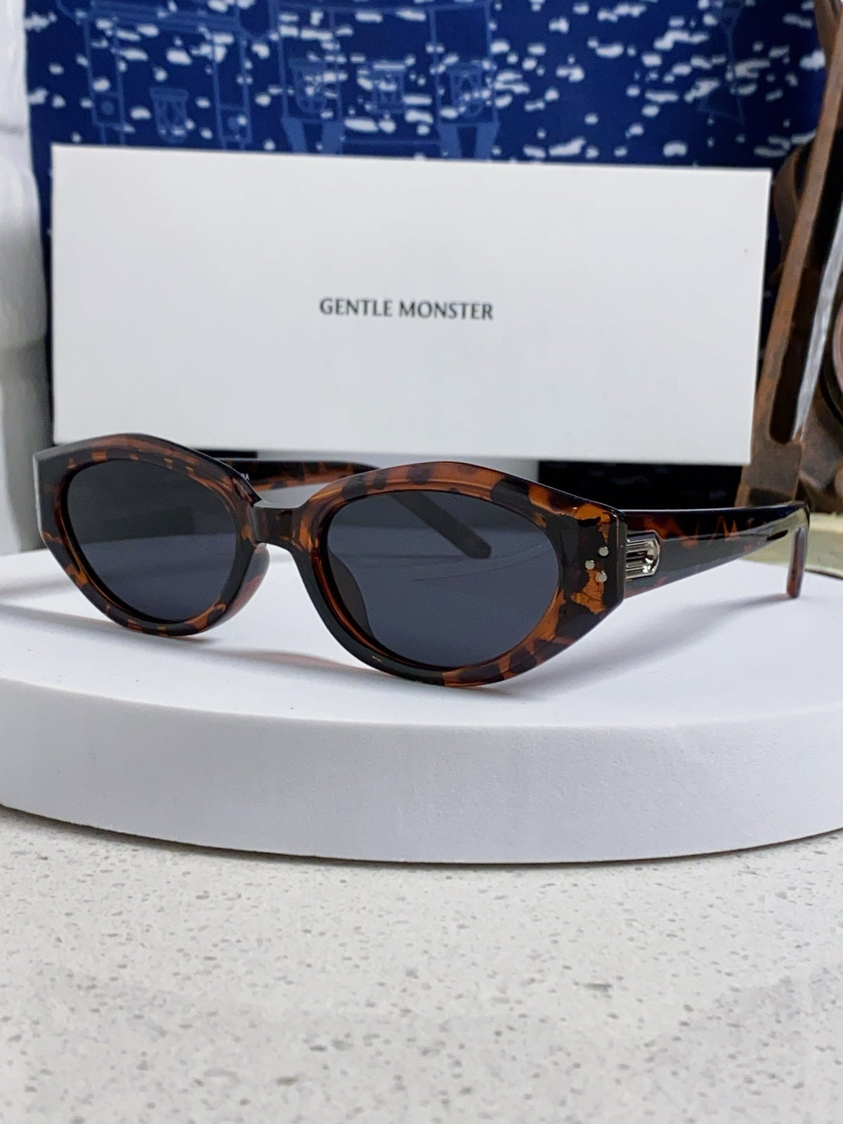 Gentle Monster DADA Cat-Eye Black Lens Sunglasses for Men & Women - 998478