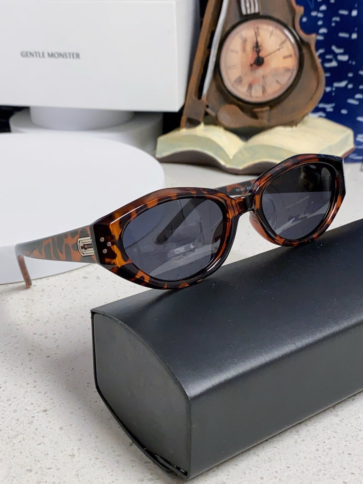 Gentle Monster DADA Cat-Eye Black Lens Sunglasses for Men & Women - 432954 - detail image 10