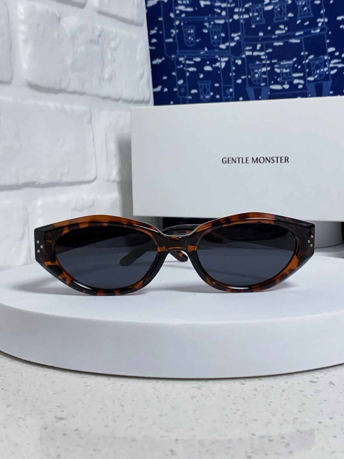 Gentle Monster DADA Cat-Eye Black Lens Sunglasses for Men & Women - 432954 - detail image 2