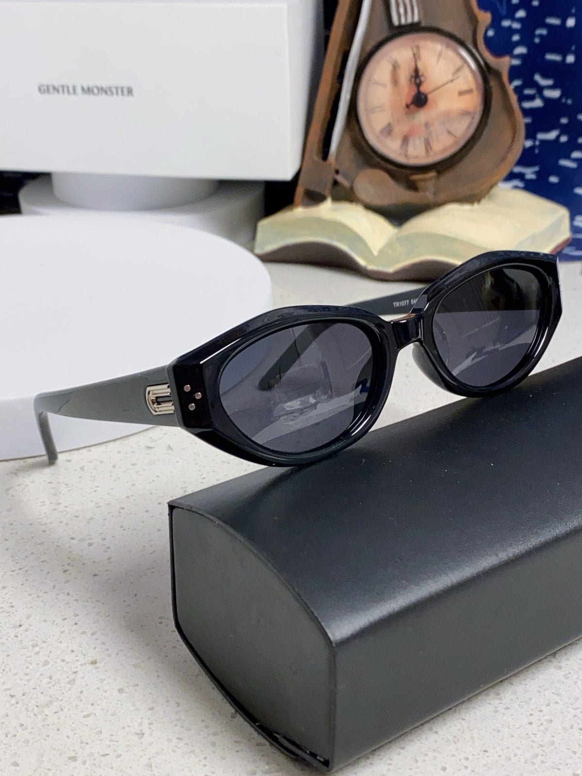 Gentle Monster DADA Cat-Eye Black Lens Sunglasses for Men & Women - 432956 - detail image 10