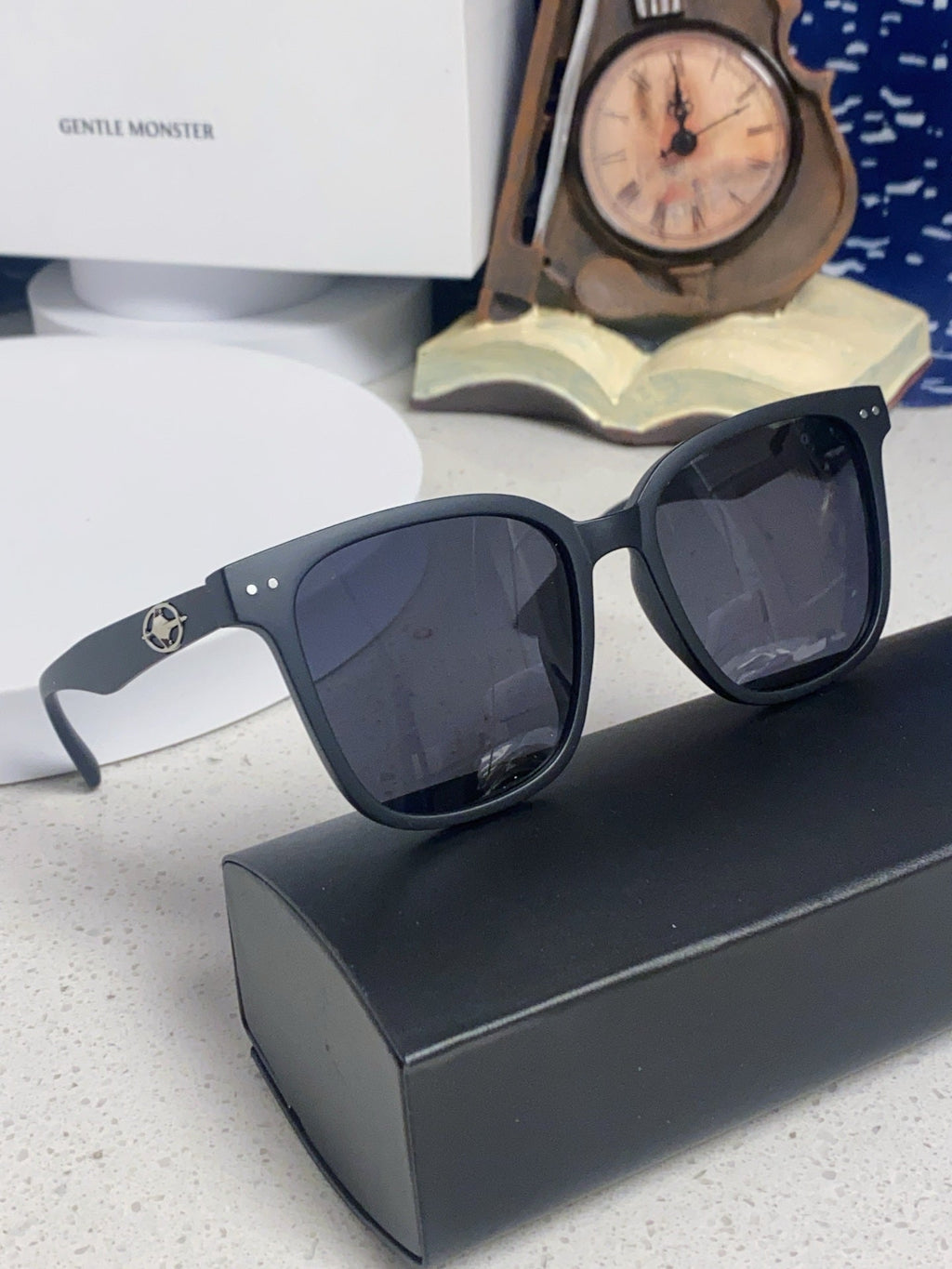 Gentle Monster Polarized Fashion Black Lens Sunglasses for Men & Women - detail image 10