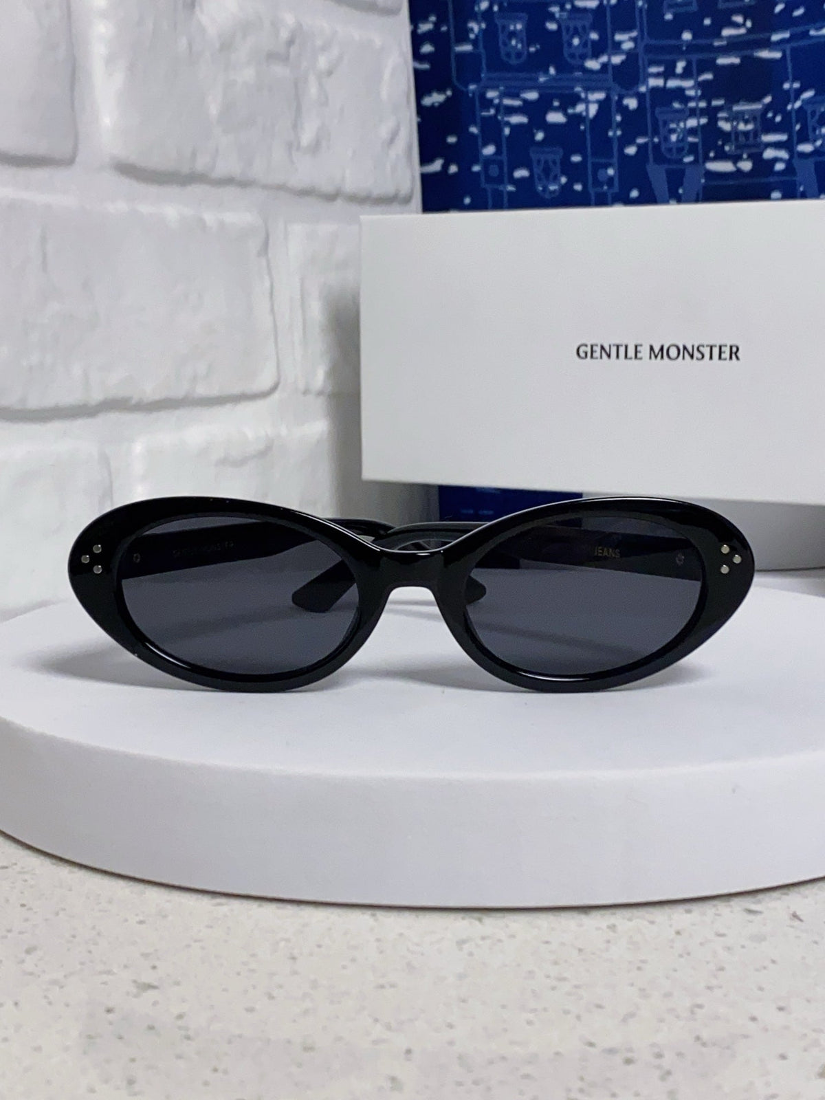 Gentle Monster JEANS Cat-Eye Black Lens Sunglasses for Men & Women - detail image 2