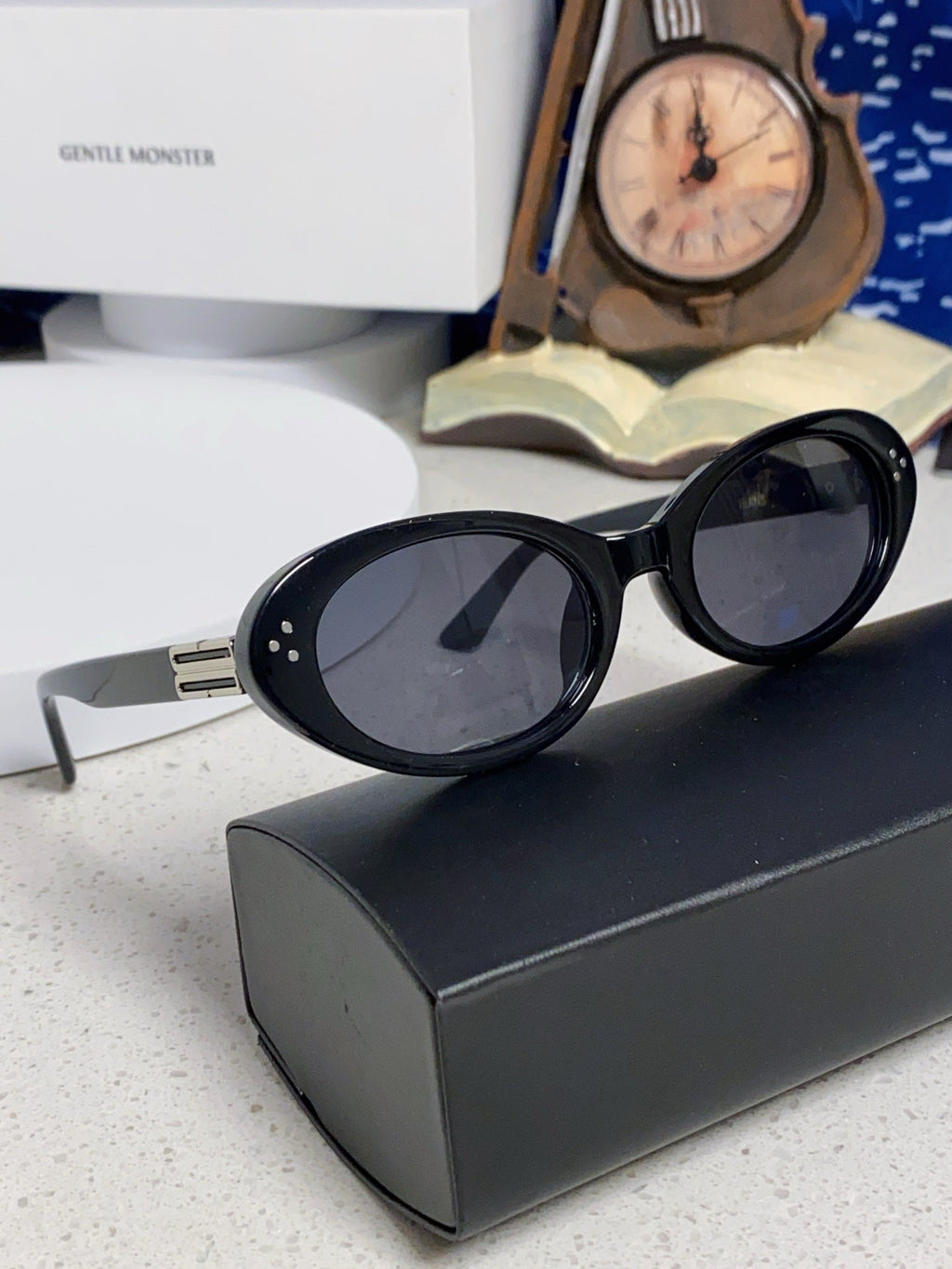 Gentle Monster JEANS Cat-Eye Black Lens Sunglasses for Men & Women - detail image 10