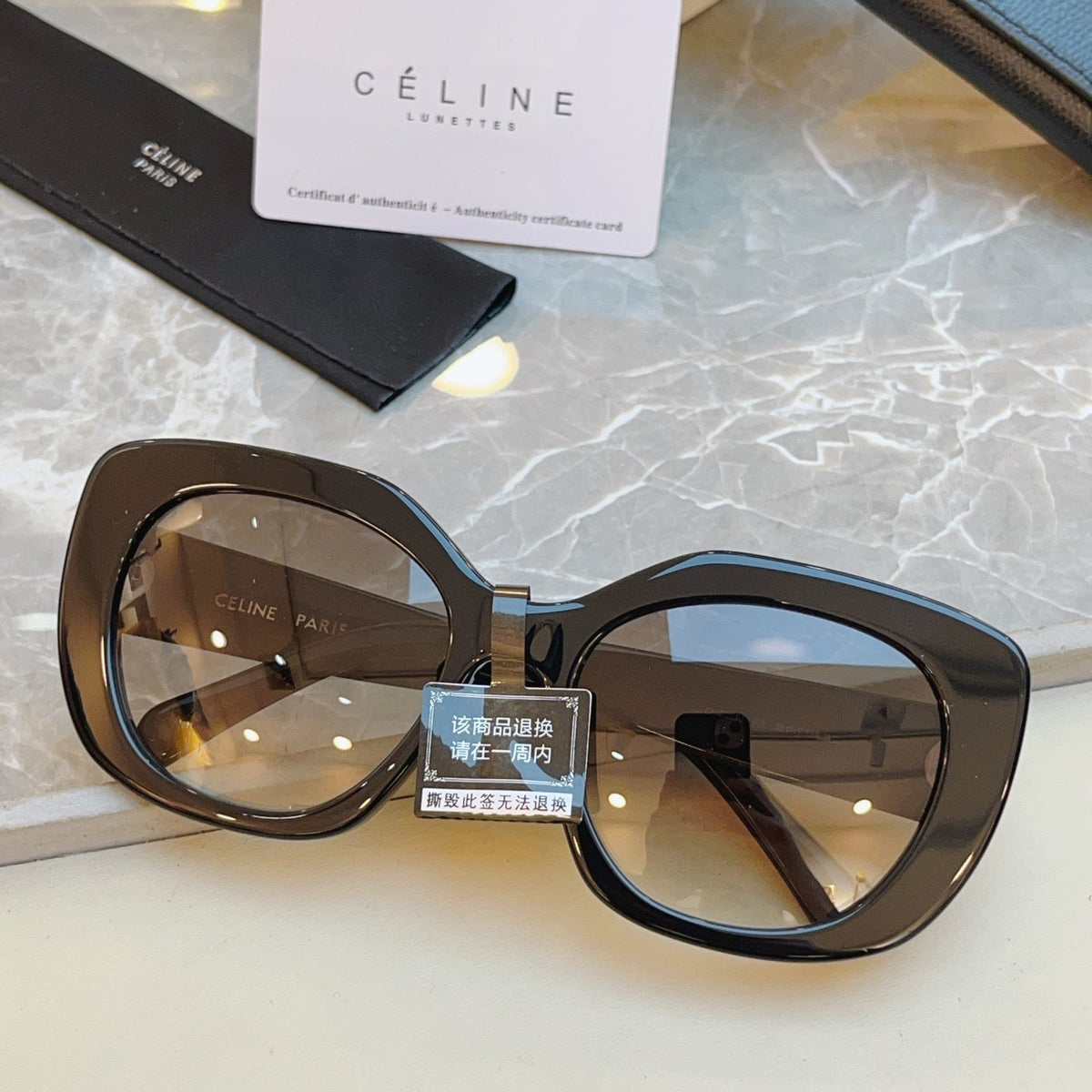 Celine CL40226U Fashion Black Lens Sunglasses for Men & Women - 382541 - detail image 3